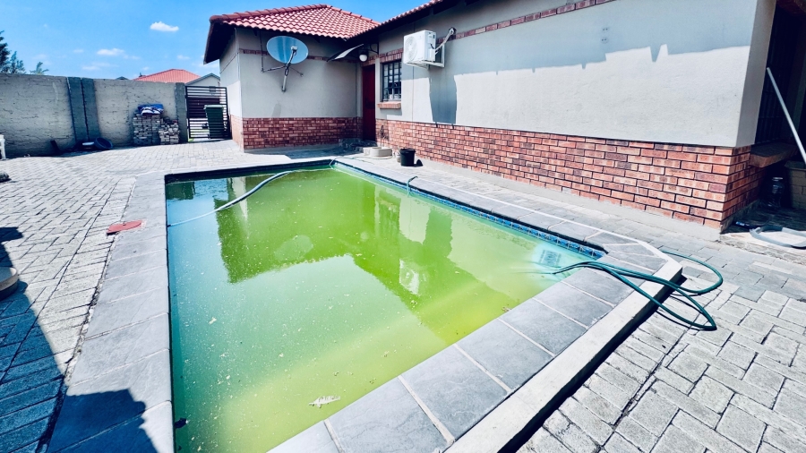 3 Bedroom Property for Sale in Waterkloof East North West